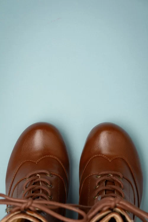 Chelsea Crew Claire Boots in Bruin