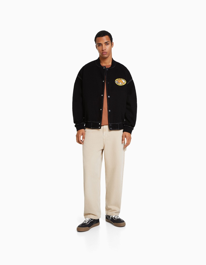 Jaqueta bomber jeans com costura contrastante