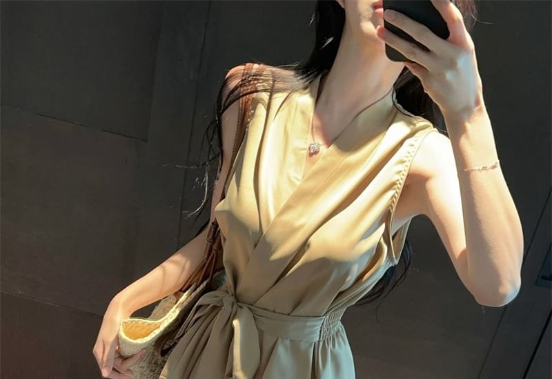Manicotto - Mouwloze V-hals blouse met sjerp
