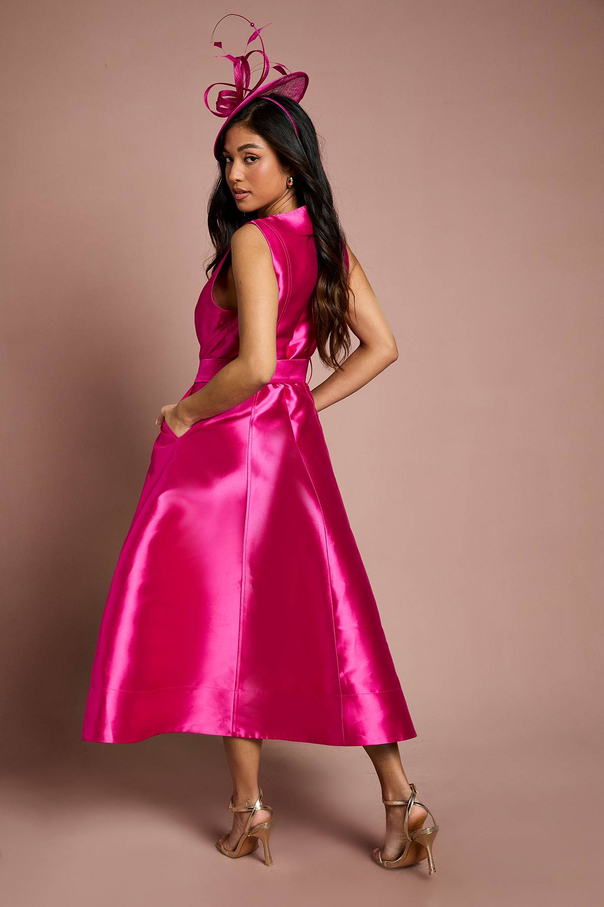 Coast Robe de Bal Petite Boutonnée avec Ceinture