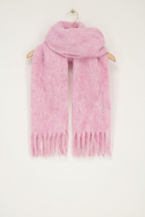 Roze sjaal met franjes
