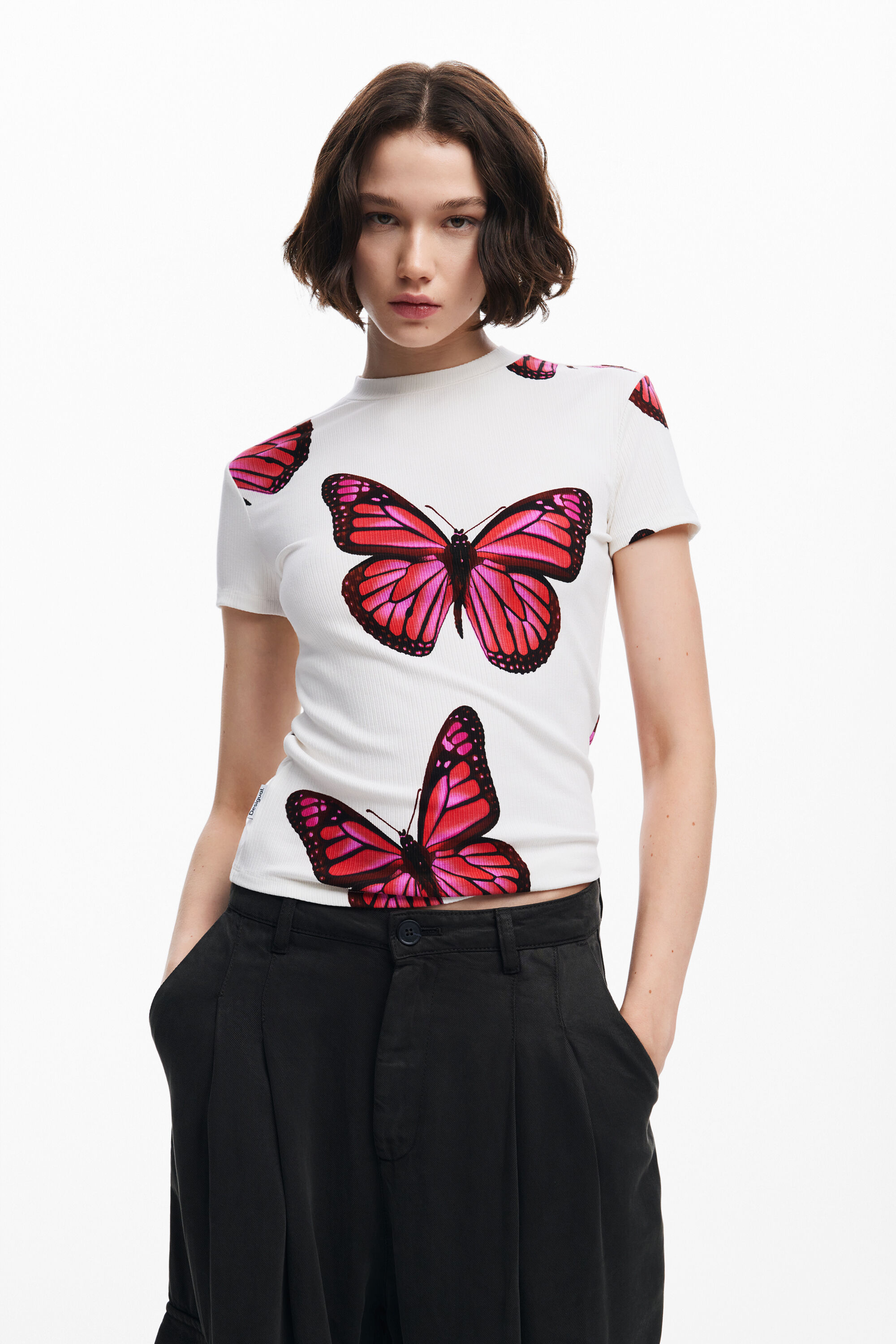 Camiseta com estampa de borboleta