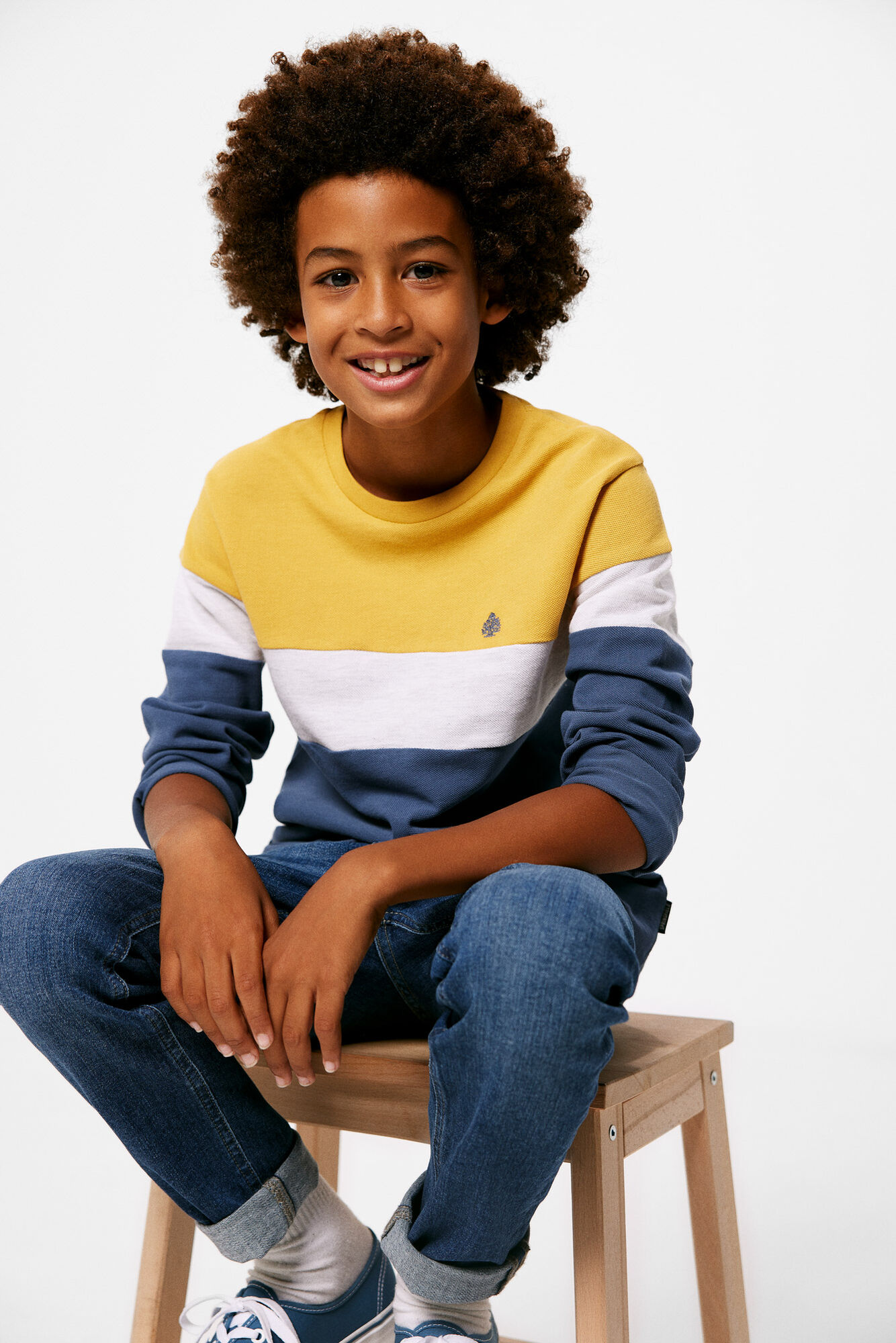 camiseta infantil com blocos de cores