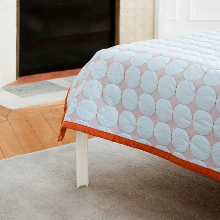 HAY - Mega Dot Tagesdecke, 235 x 245 cm, hellblau