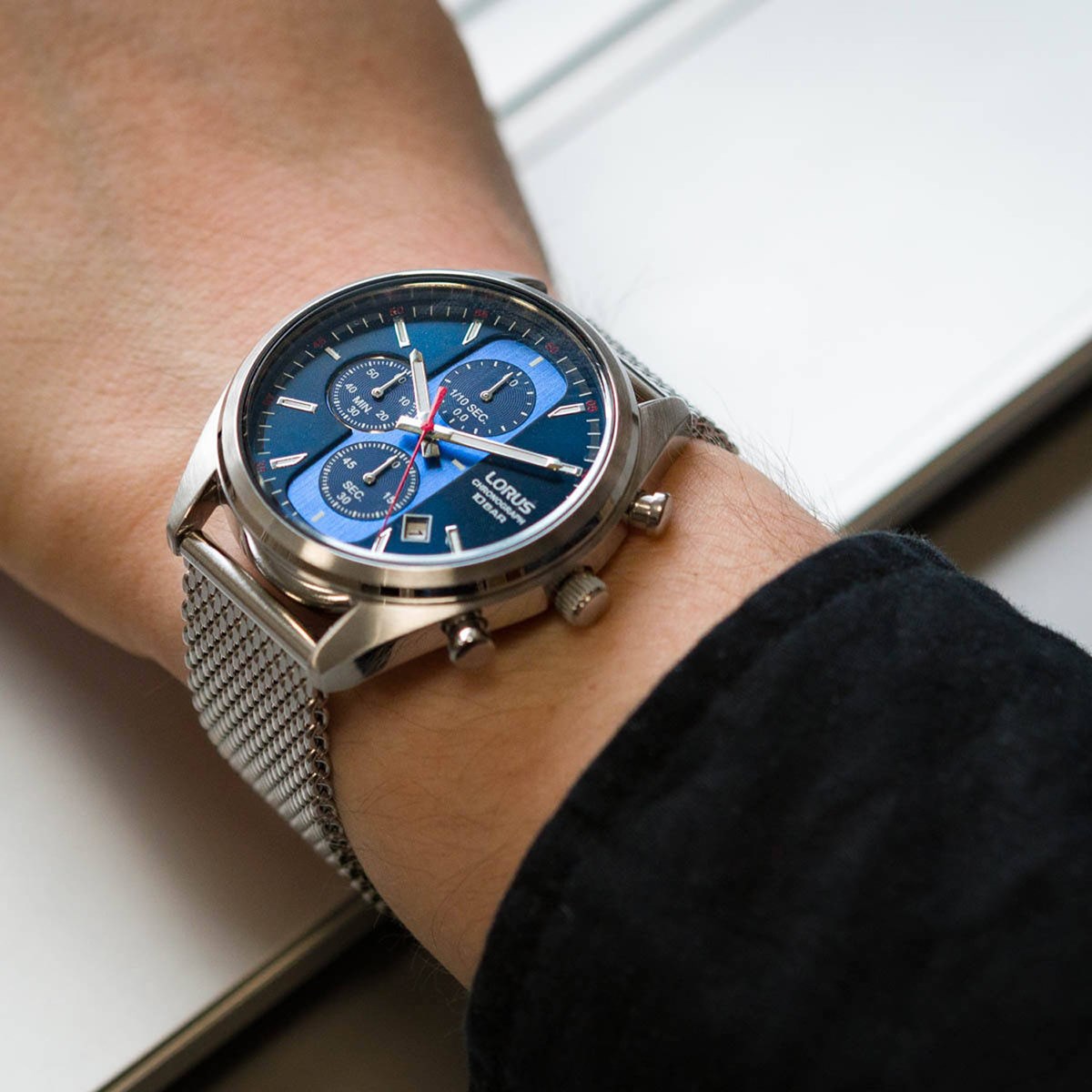 Montre Lorus Sport chrono fond bleu maille milanaise