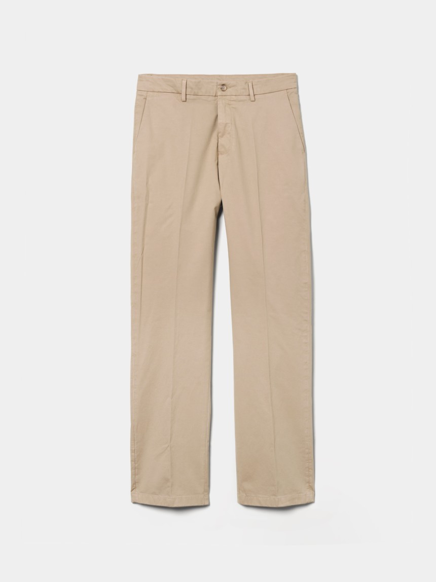 Calças chino regular fit vincadas