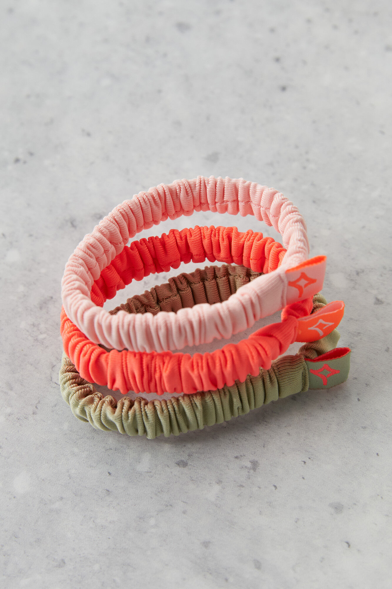 Pacote com 3 scrunchies neon multicoloridos - estampa