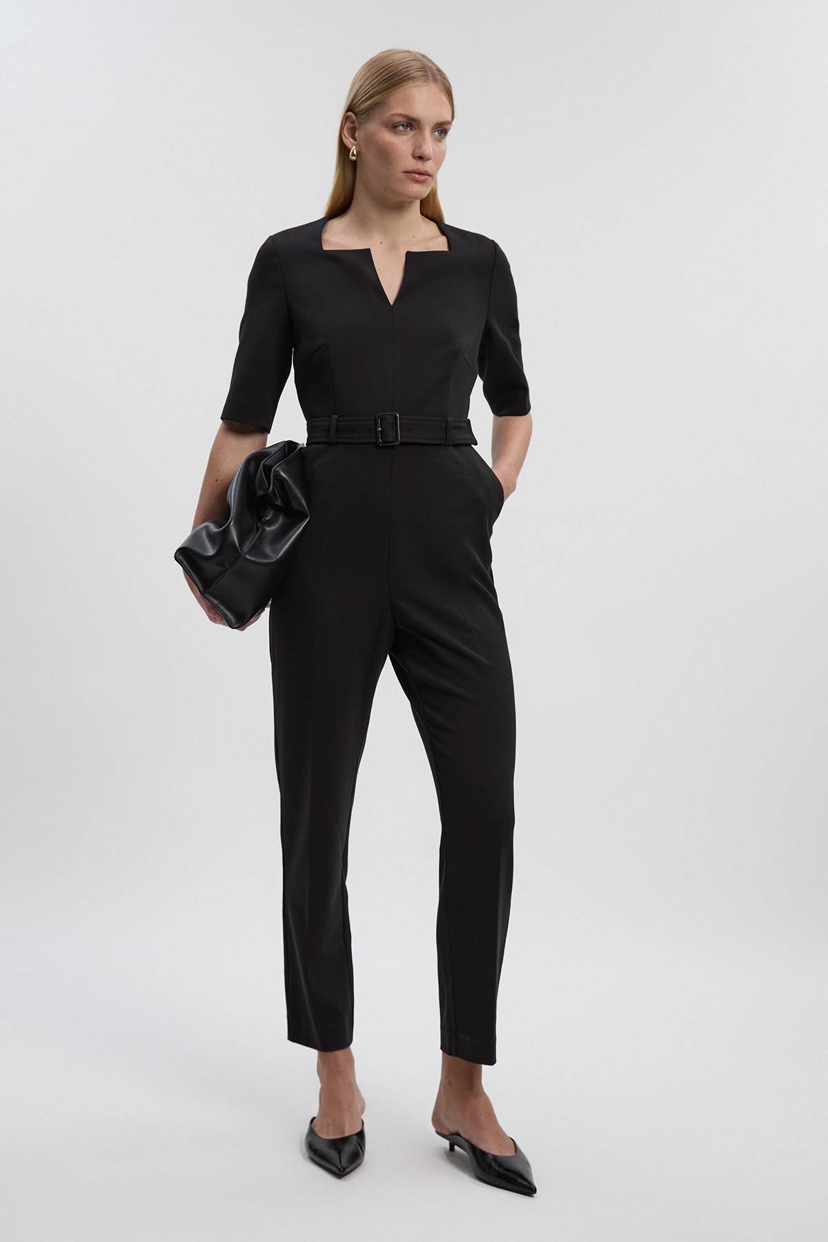 KarenMillen Combinaison Tailleur Structurée en Crêpe Forever à Col Cranté avec Ceinture