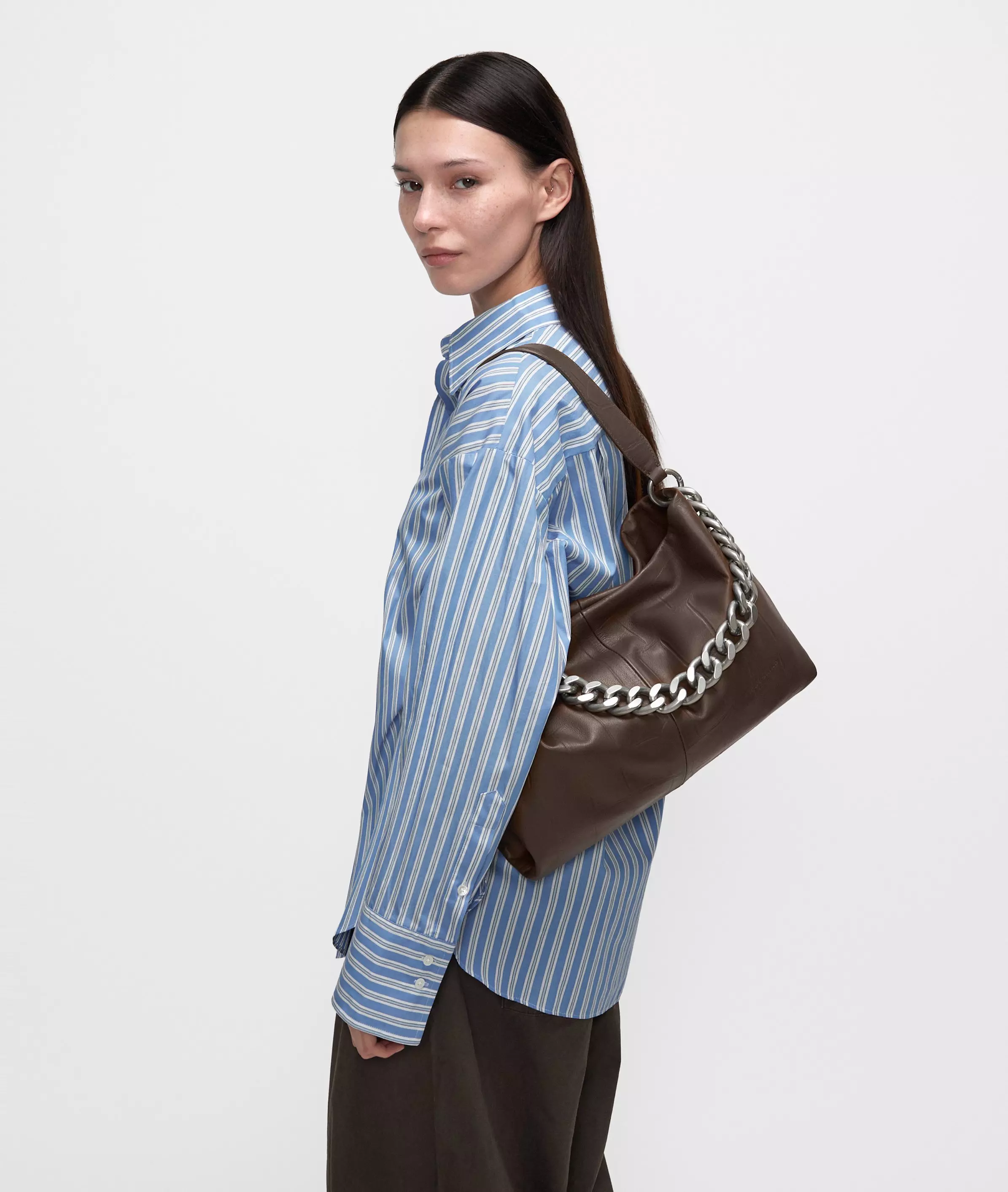 Crocodile Mira Hobo M Spacious hobo bag with crocodile embossing