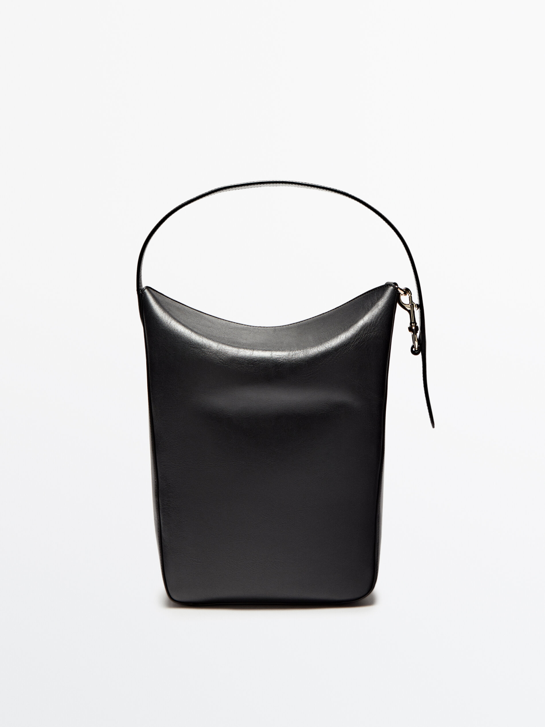Bolsa de ombro tipo saco em couro napa - PRETA