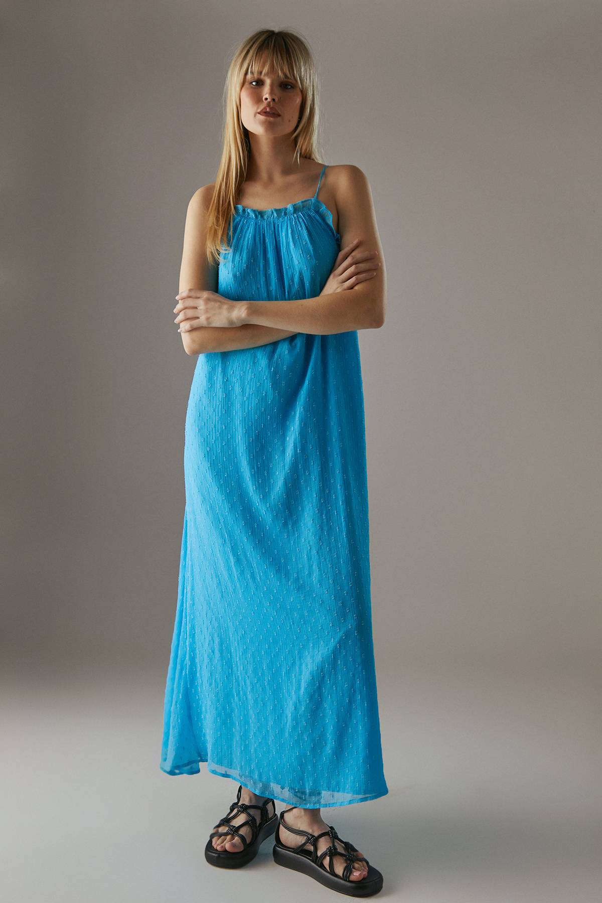 Warehouse Robe Maxi à Col Halter en Mousseline Dobby Marbrée avec Volants