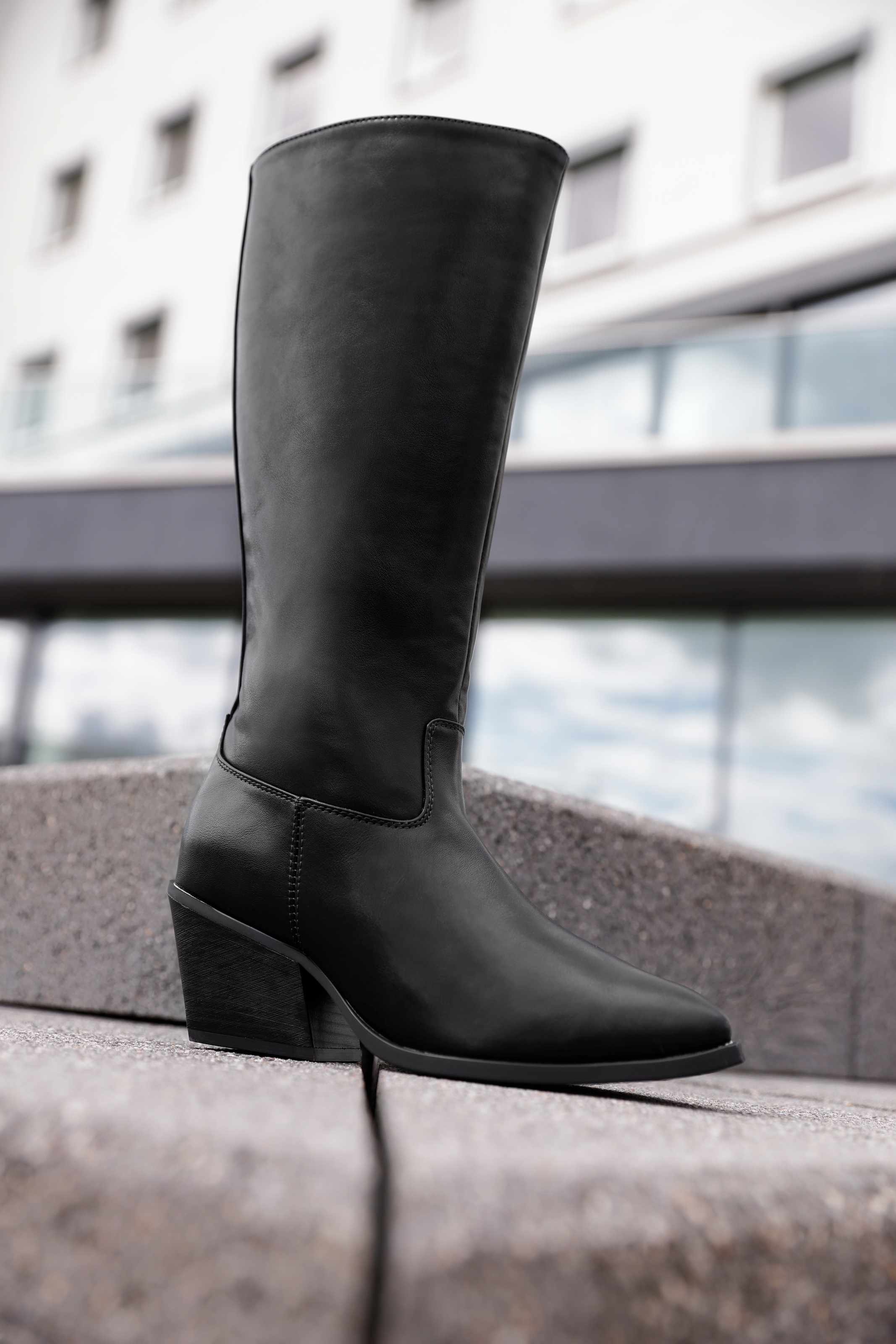 Aniston SHOES Stiefel  , Cowboystiefel, Westernlook, in spitzer, schmaler Form