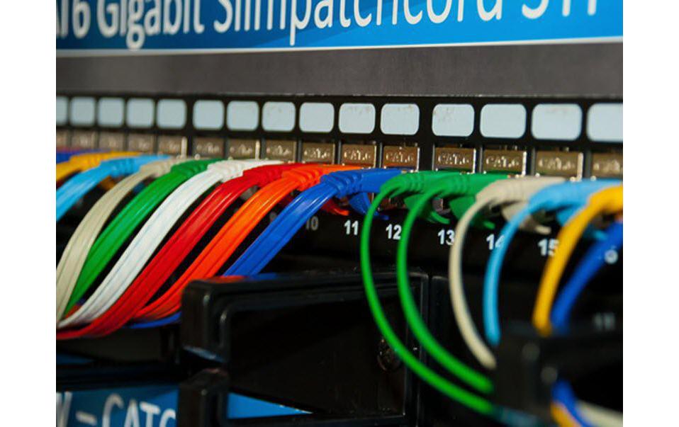 Slimpatchkabel RJ-45 - RJ-45, Cat 6, UTP, 2 m, OrangeLightpatchkabel rund, ungeschirmtes Twisted-Pair-Kabel (U/UTP) mit Klinkenschutz