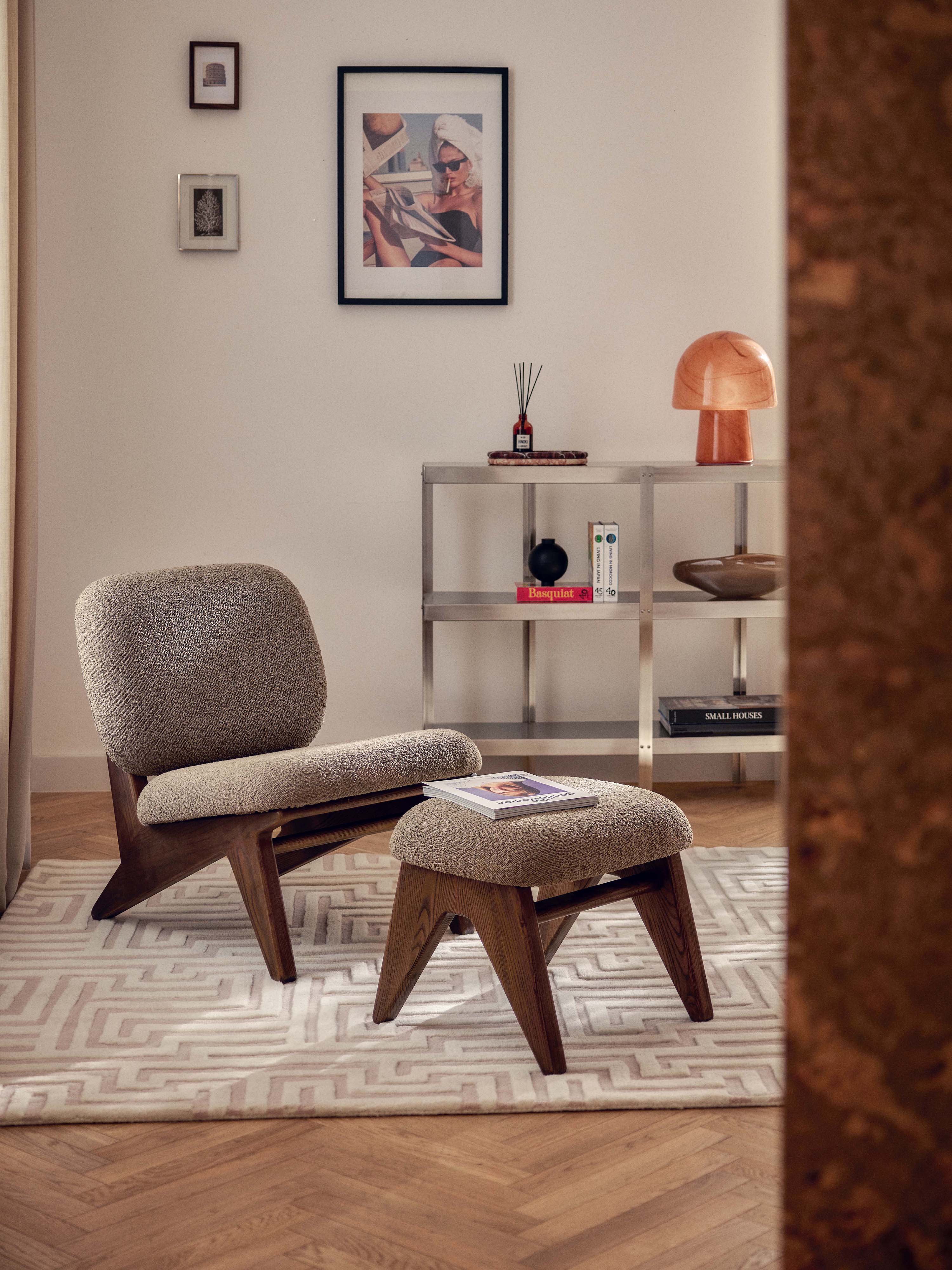 Loungefauteuil Shenay van essenhout met bouclé bekleding