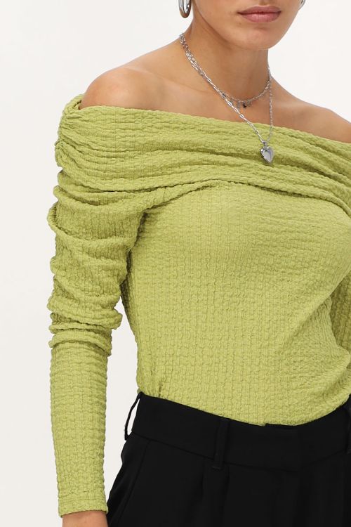 Groene off-shoulder top met structuur