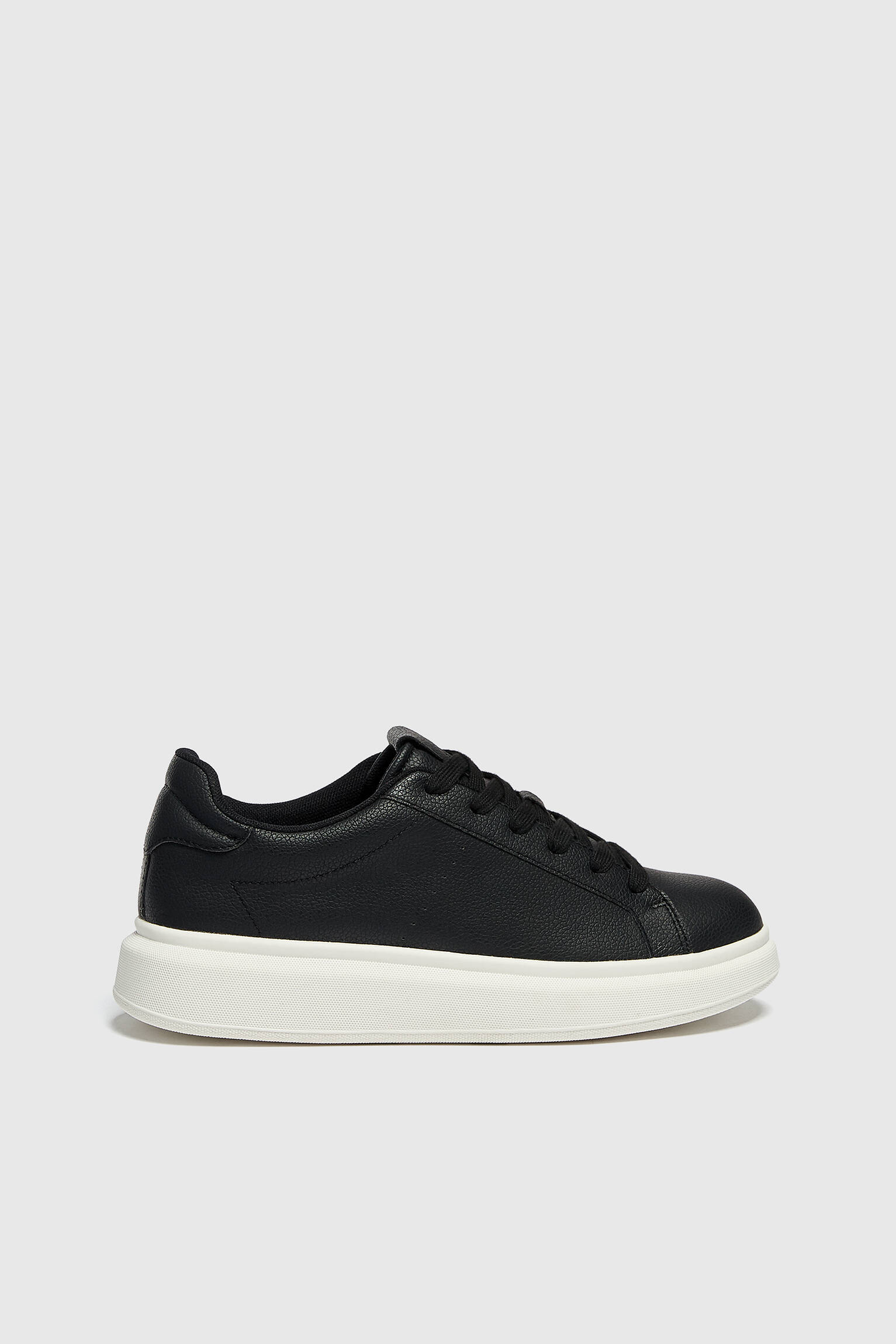 TÊNIS CASUAL COM VOLUME - PRETO