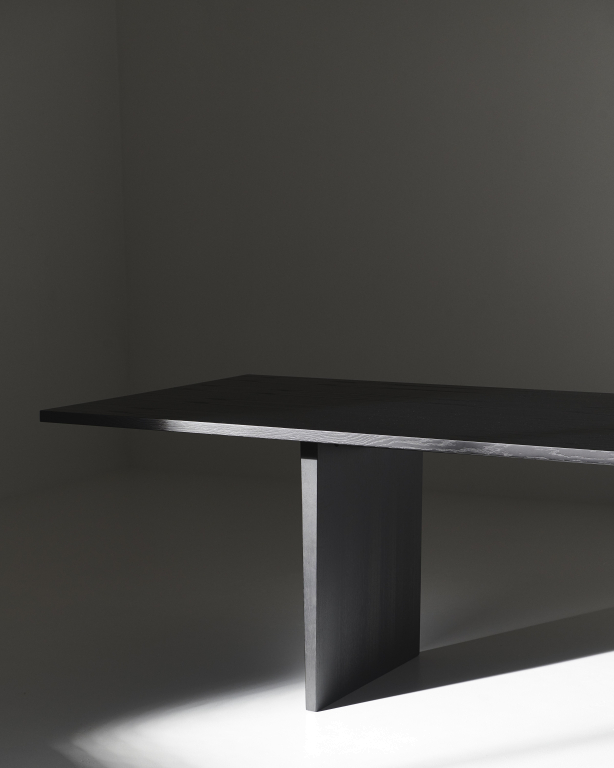 Gubi Private dining eettafel 320x100 brown/black ash