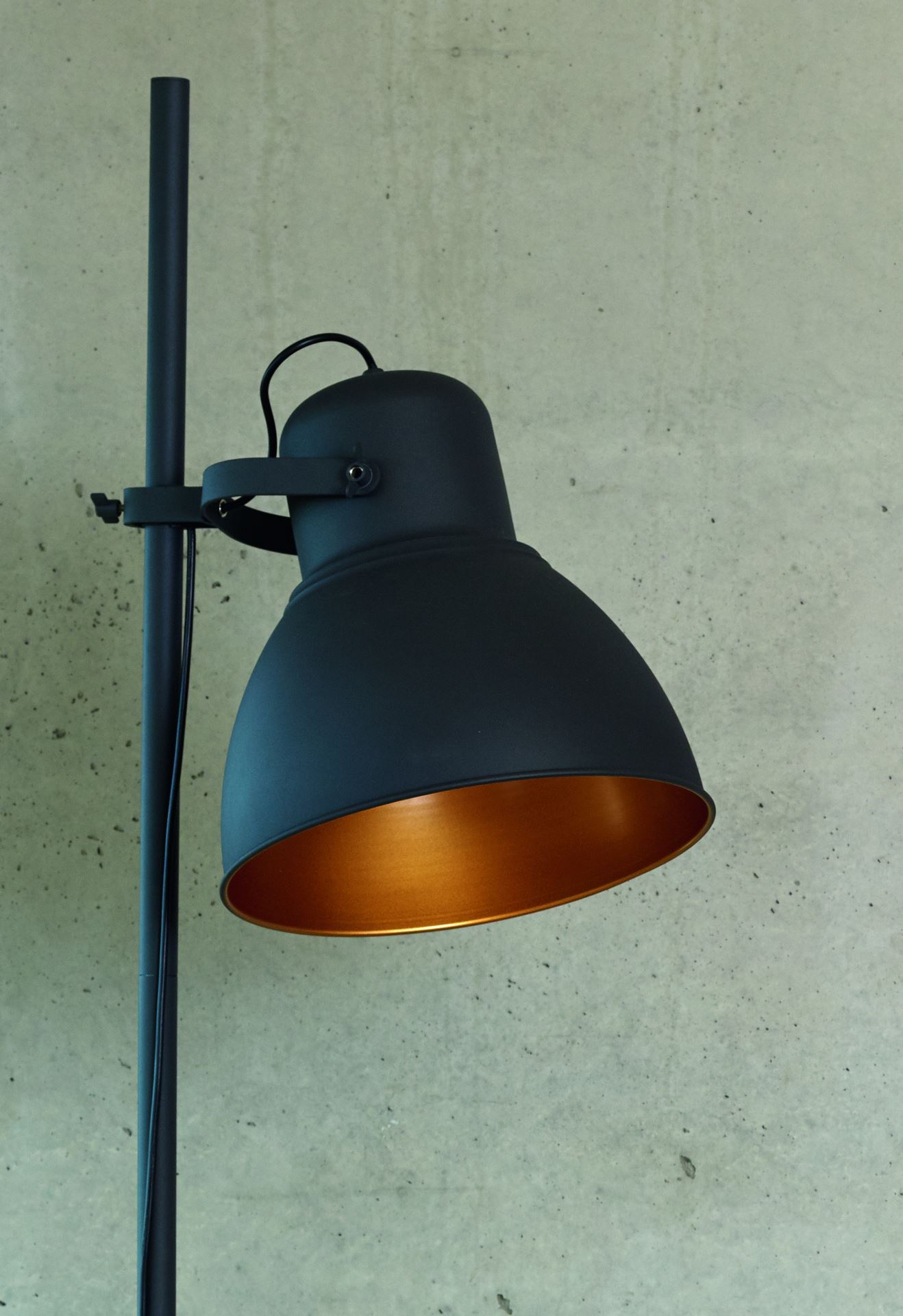 Gulvlampe svart - ø31,5x180 cm