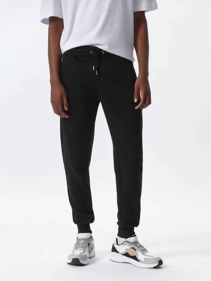 Calça jogger básica - Preta