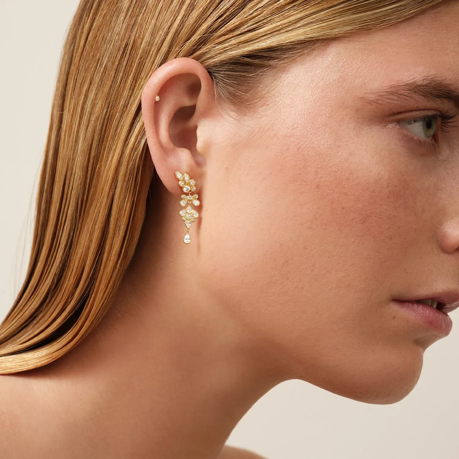 Julie Sandlau White Wisteria Øreringe 22 kt. Guld ST398GDCZ