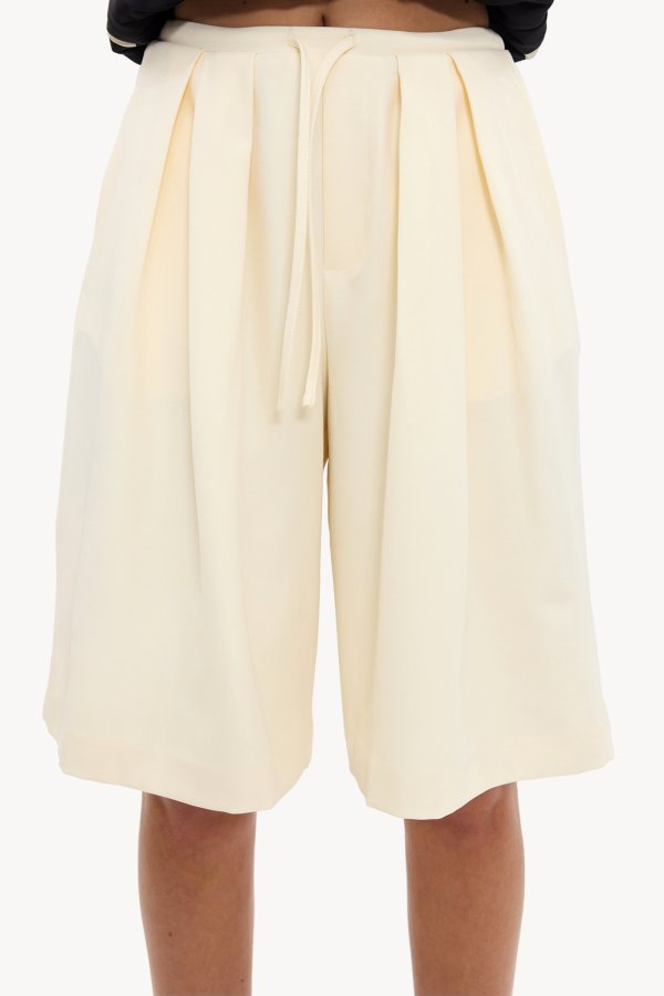 TEMPTING DISTRACTION - OFFWHITE