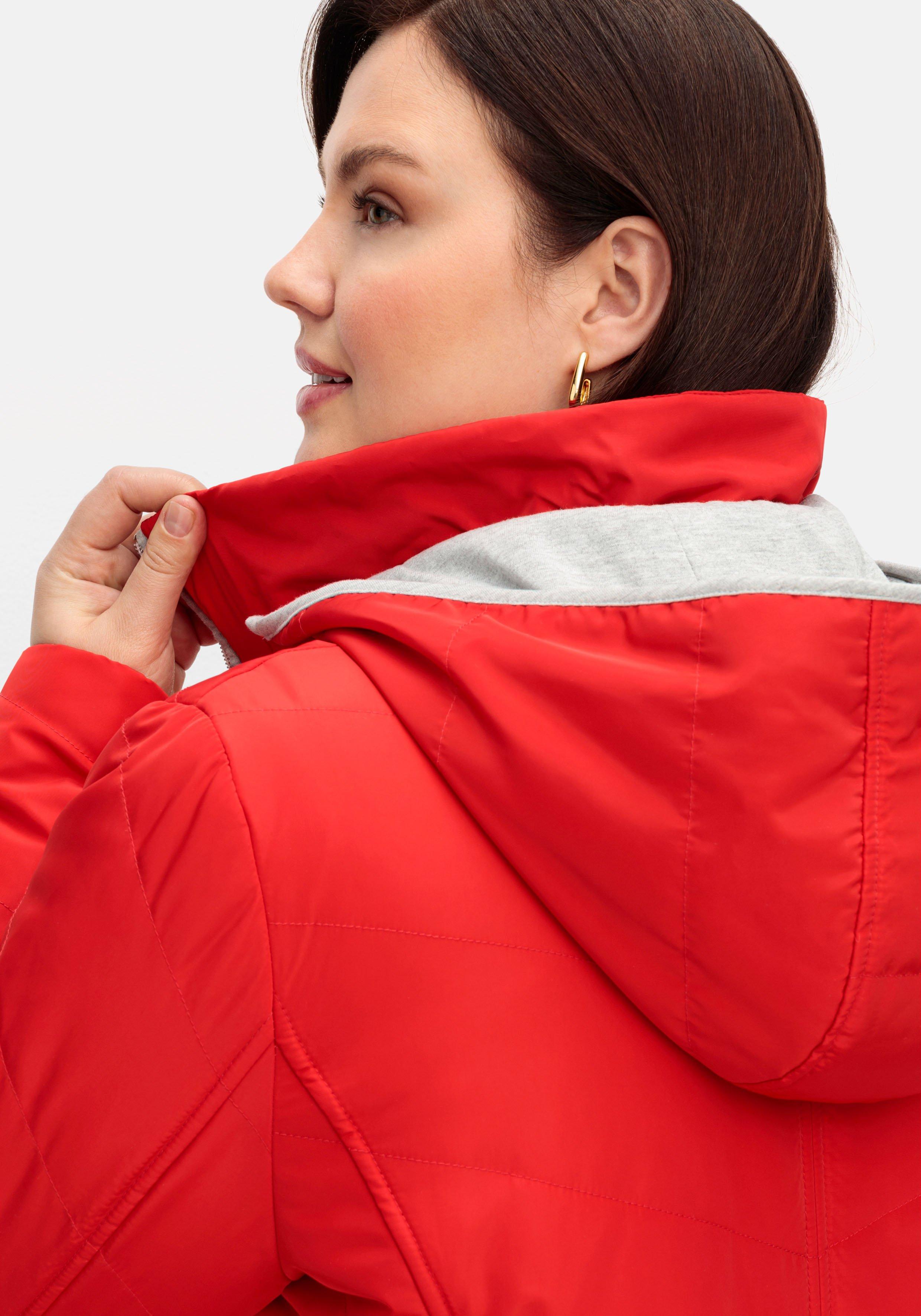 Leicht wattierte Kapuzensteppjacke mit Kontrastdetails