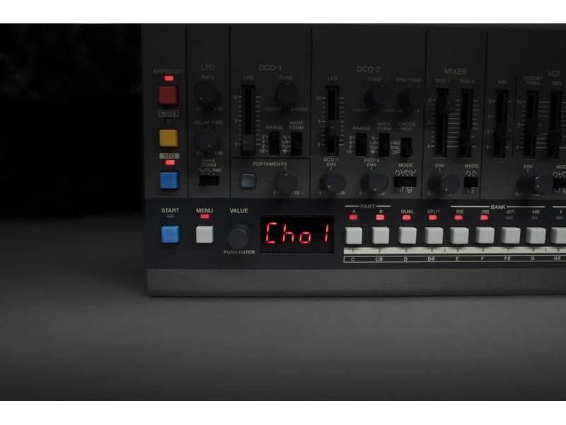Roland Synthesizer JX-08 Authentischer JX-8P Sound mit originalem Spiel- und Klangerzeugungsverhalten