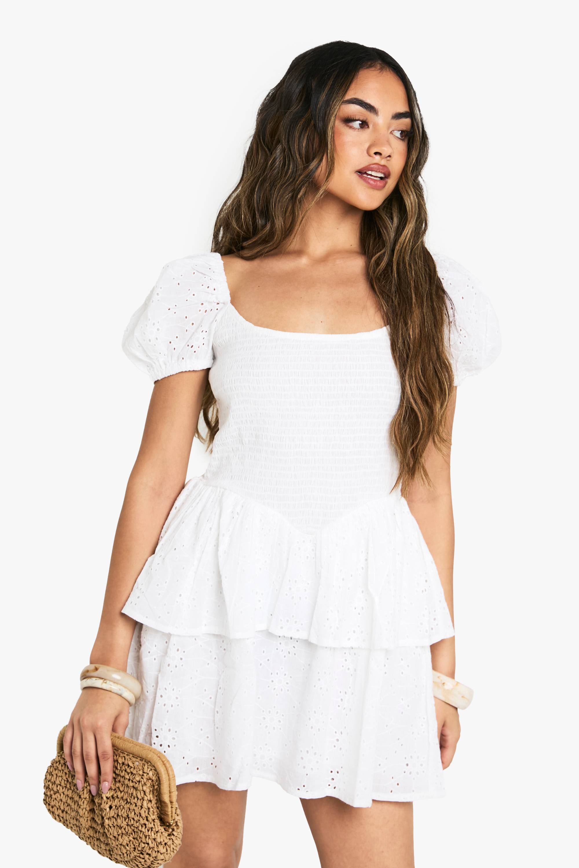 boohoo Robe skater en broderie anglaise à manches bouffantes