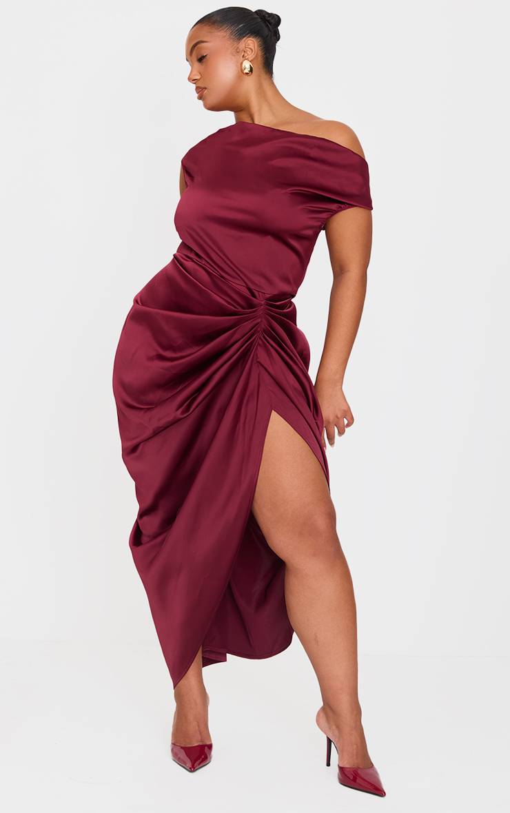 Rouge Bordeaux Robe Midi Grande Taille En Satin Avec Épaules Dénudées Et Jupe Drapée