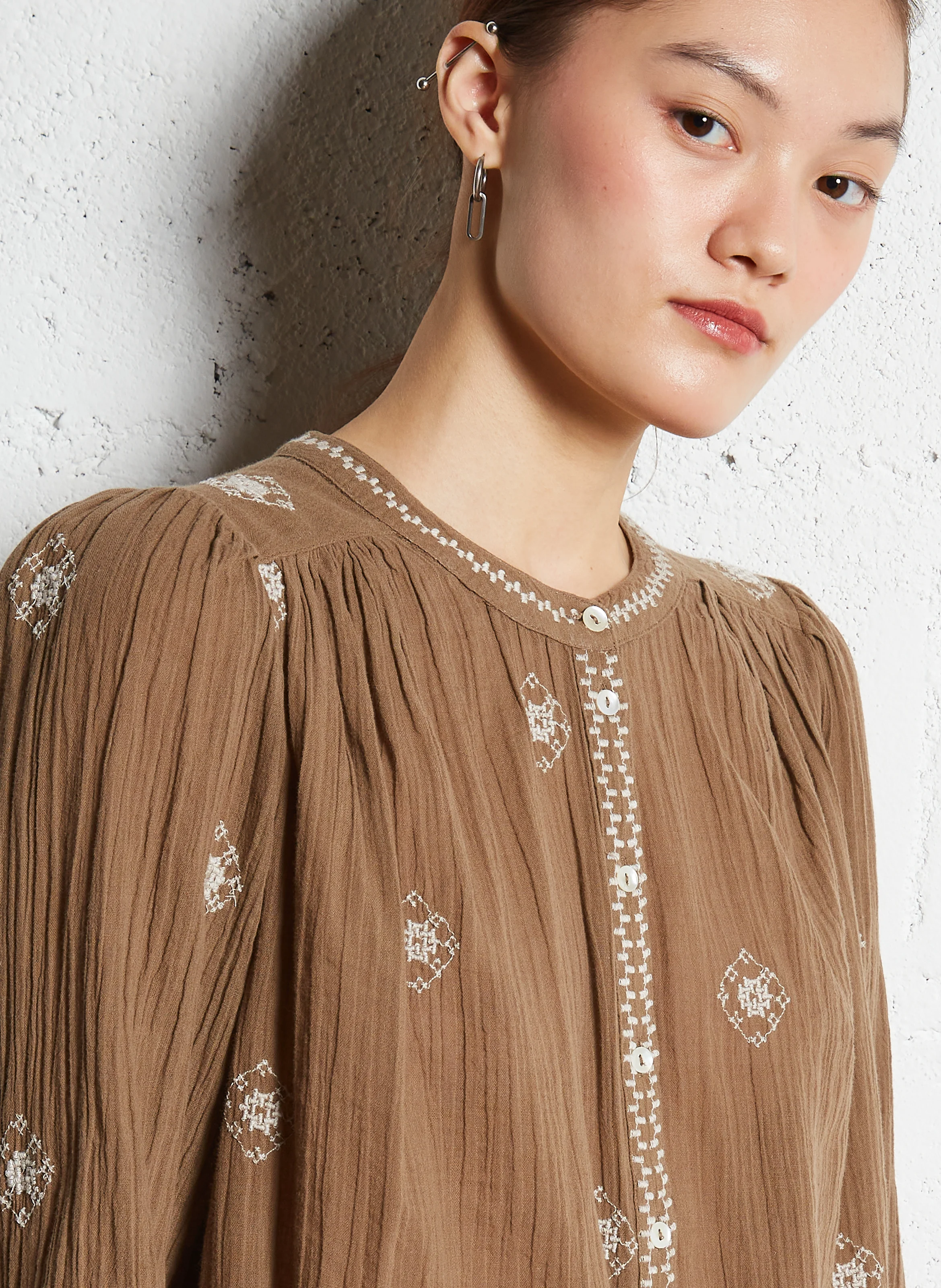 DUHA - Blouse droite brodée en coton | Kaki