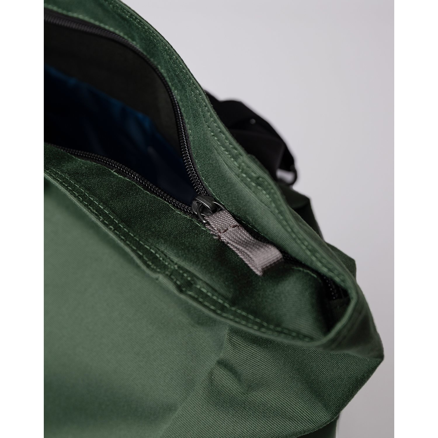 Sandqvist Dante Vegan dawn green with black webbing