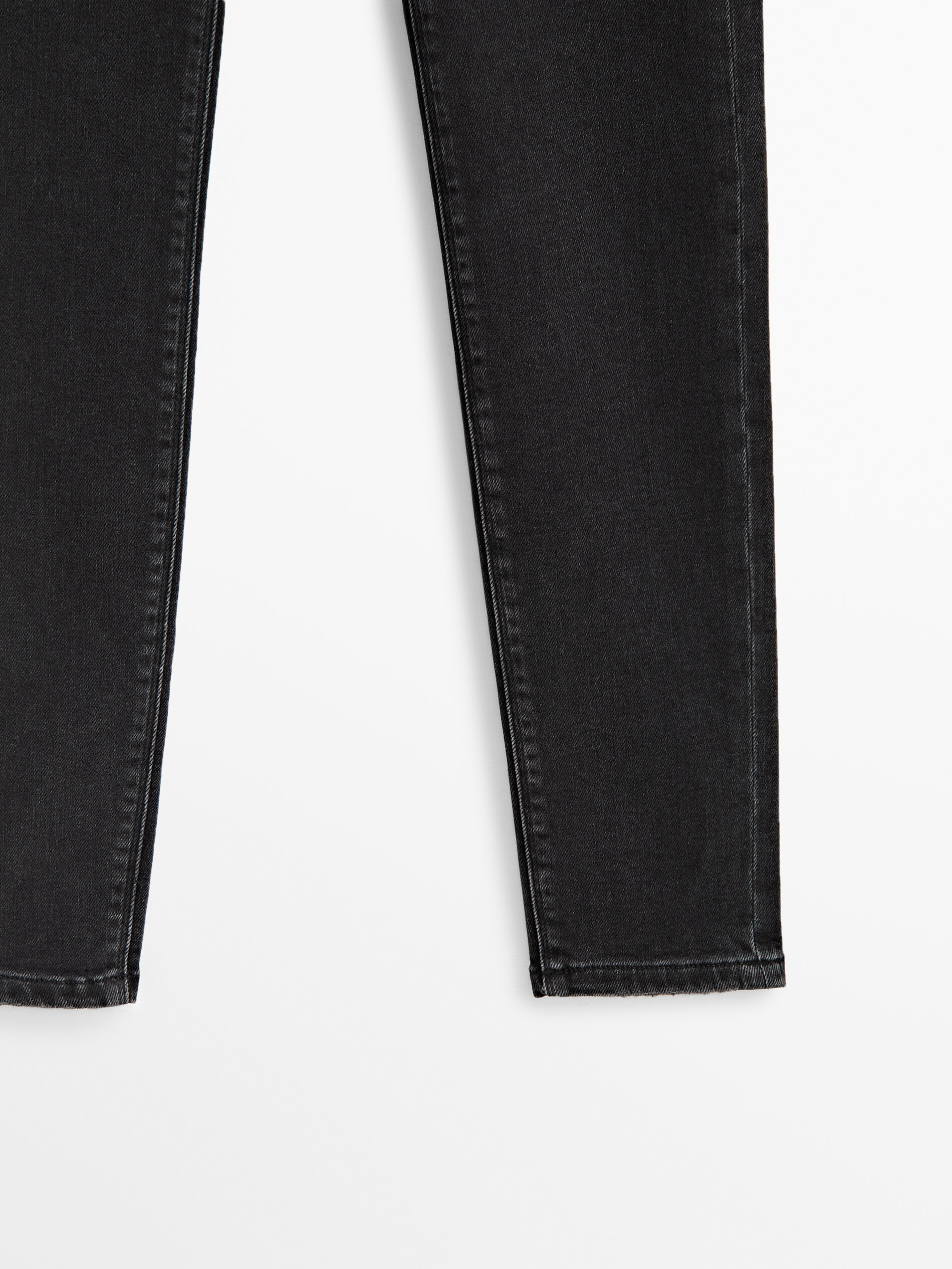 Calça vaqueira skinny de cintura alta - PRETA