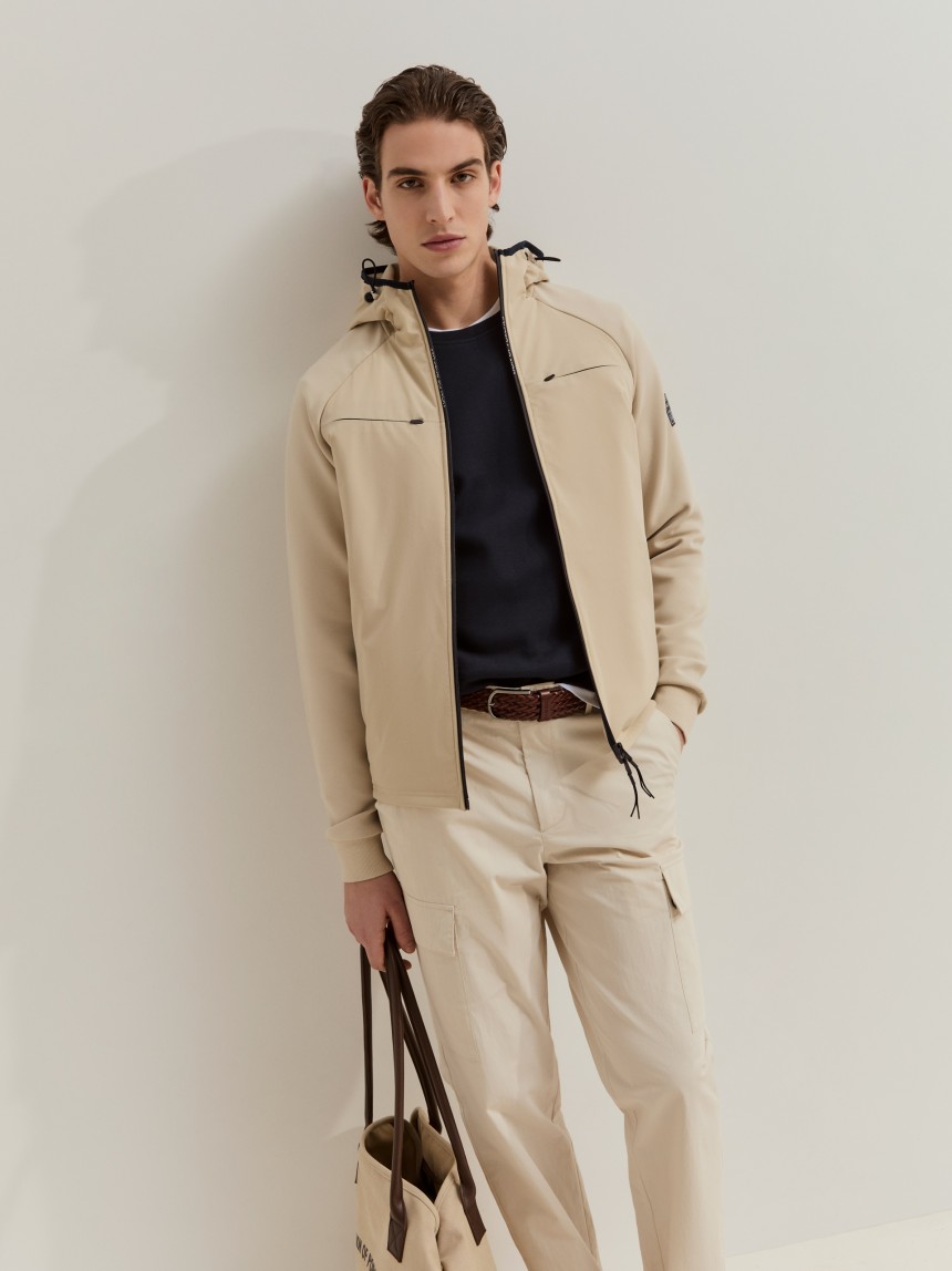 Casaco com capuz