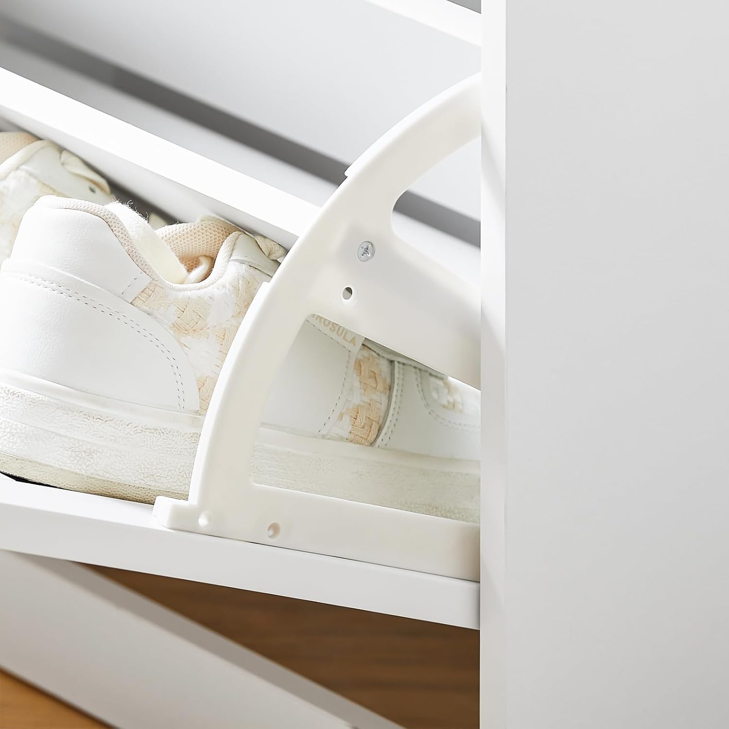 Haotian Kleine Schuhbank mit Kissen, weißes schmales Schuhregal für den Eingangsbereich, kleiner Schuhschrank mit 2 Ebenen Flip-Schublade, FSR195-K-W