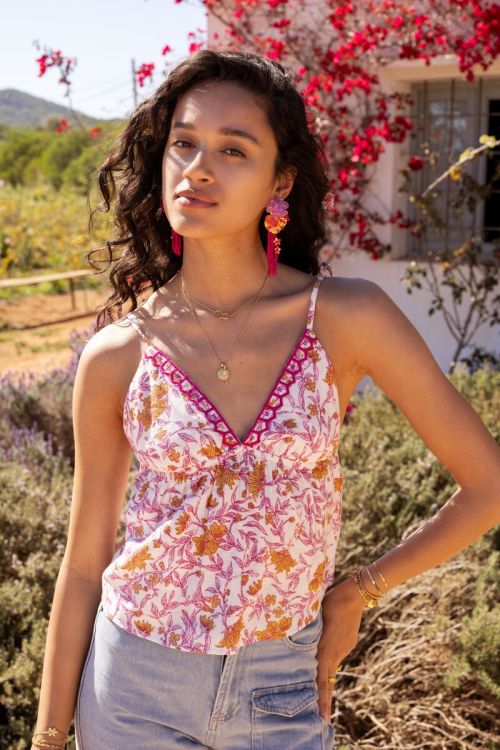 Witte top met roze bloemenprint en strikbandjes
