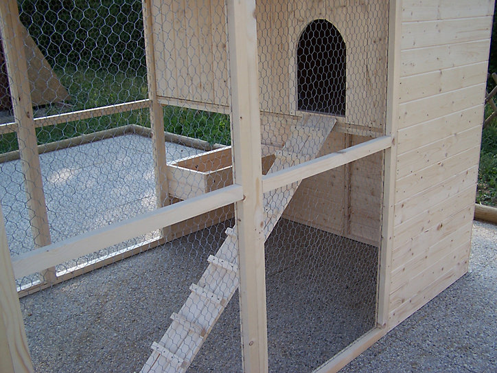 Poulailler XXL en bois 16mm d'épaisseur non-teinté avec toit bitumé 4,69 m² Habrita