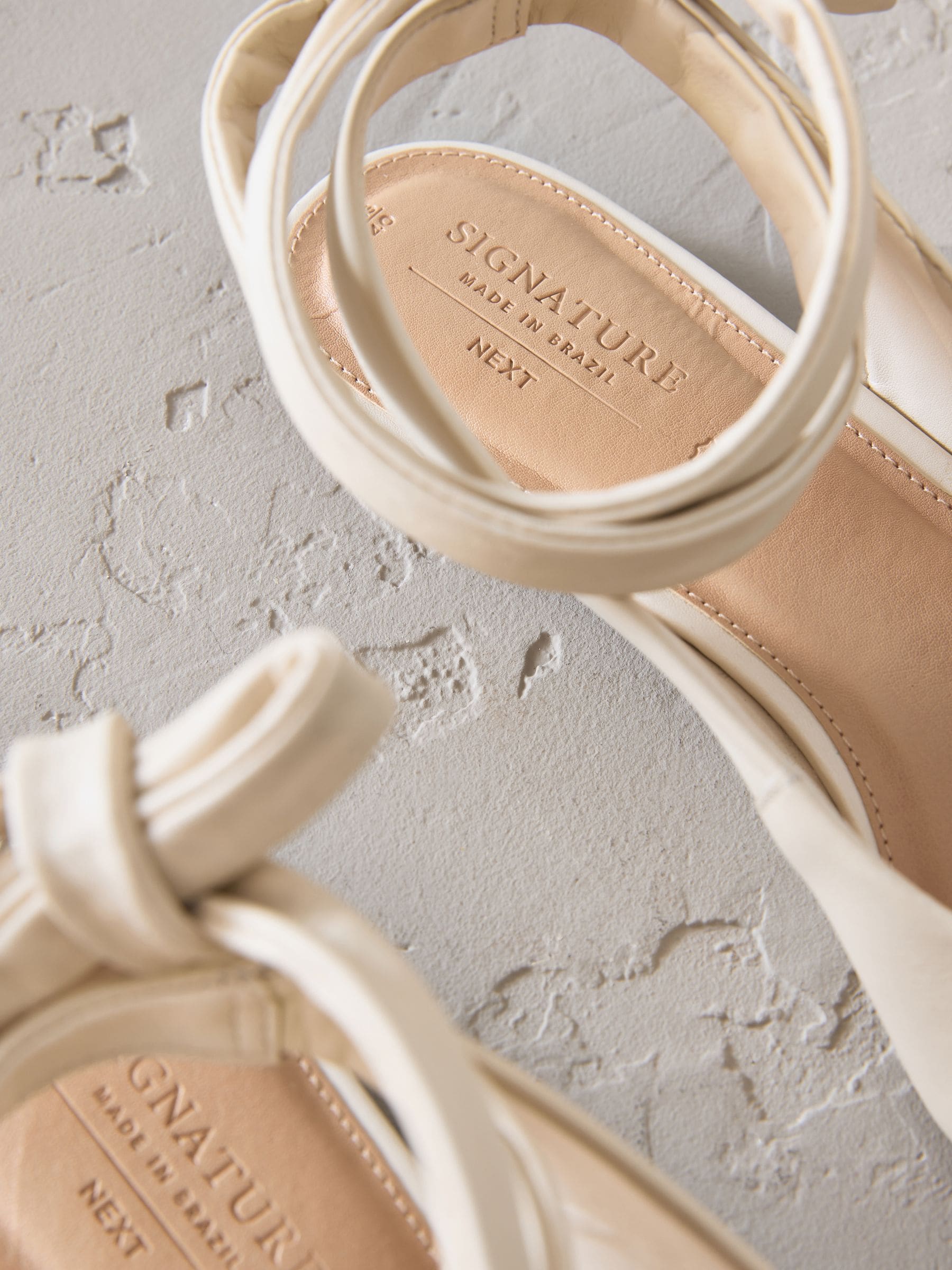 Gebroken wit - Signature Premium Leather Wrap Up Balllerina Flats