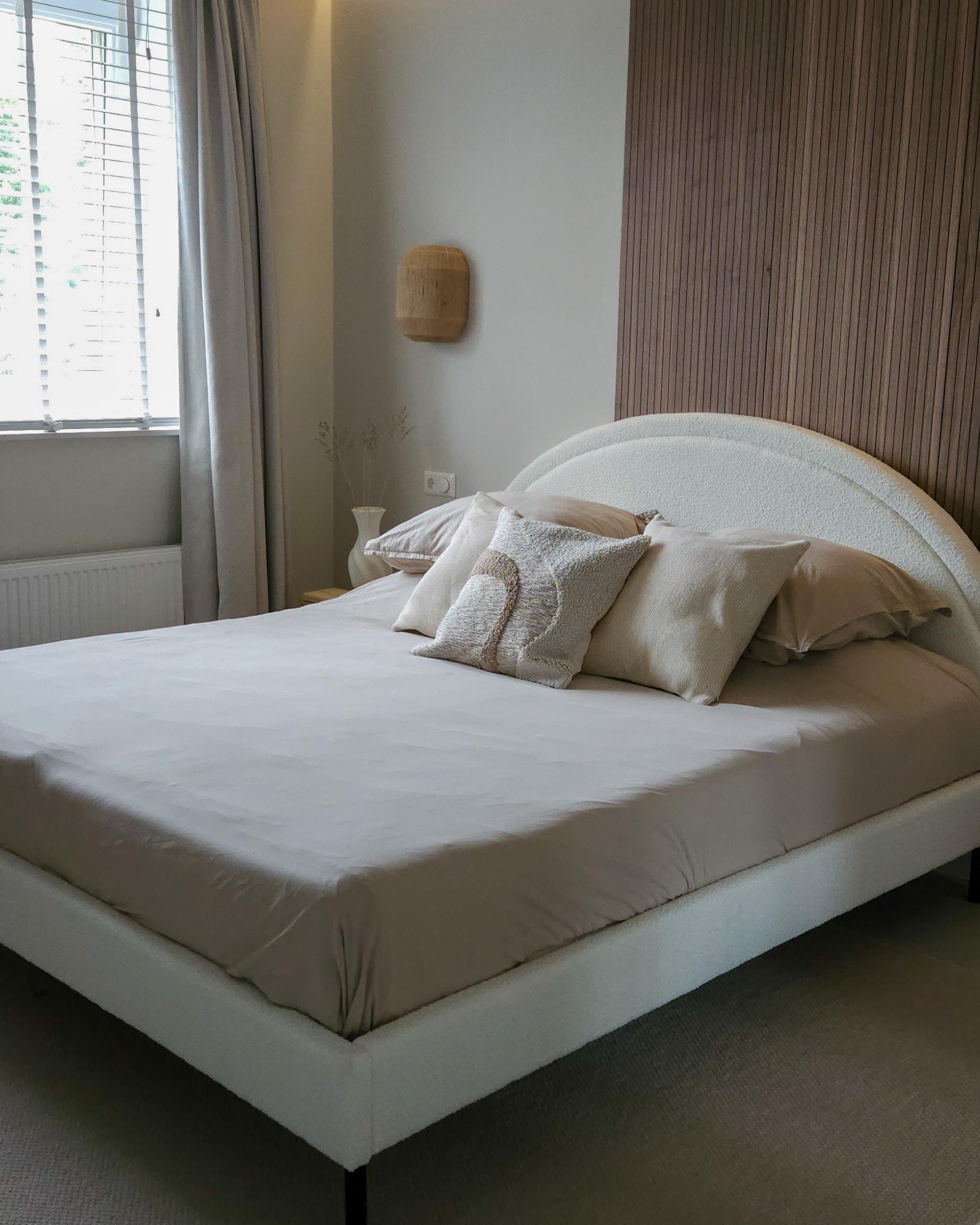 Bed Bouclé MARGUT 180 x 200 cm Beige