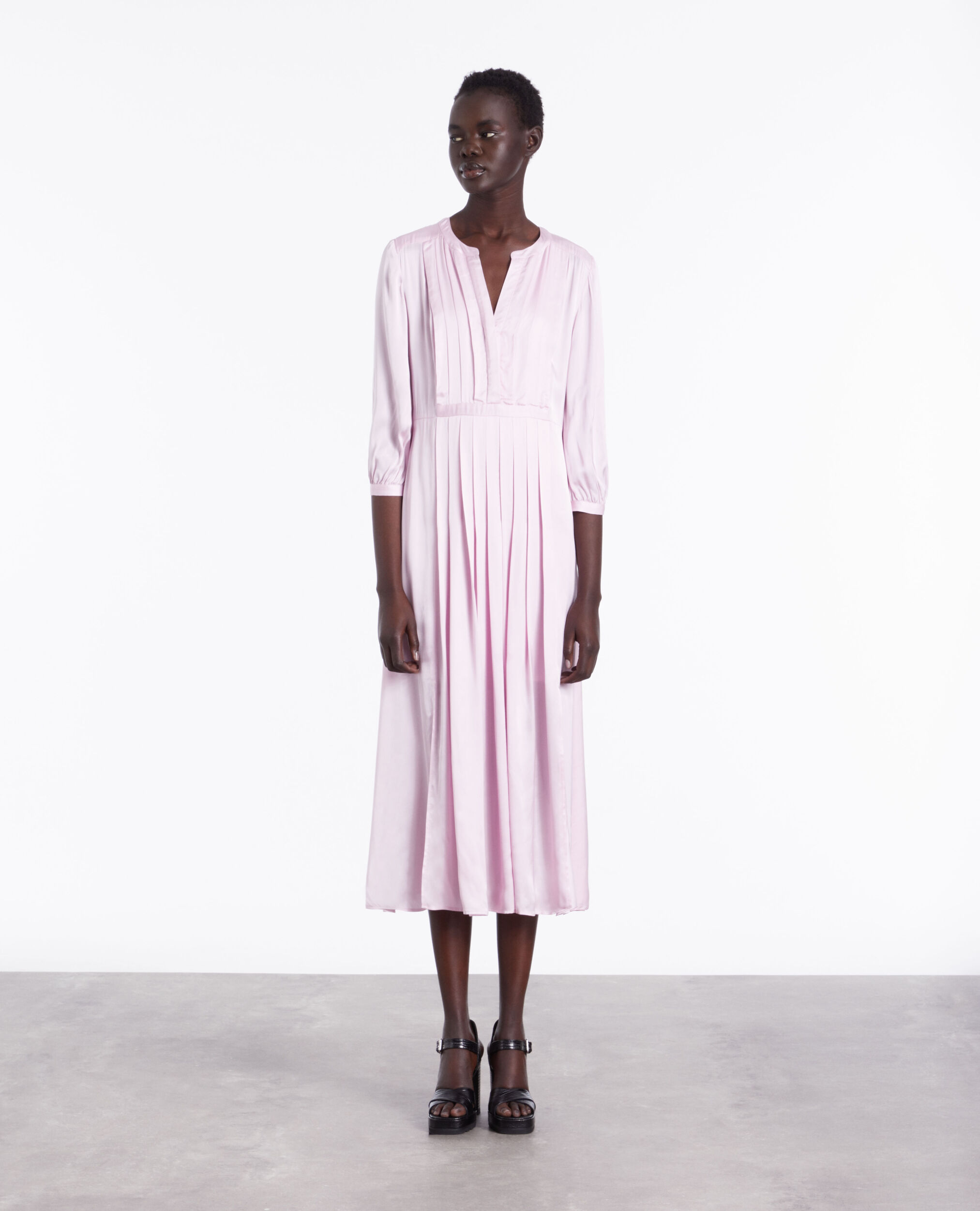 Robe longue rose avec plissage