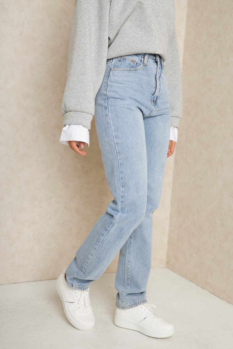 Jean bleu clair coupe droite