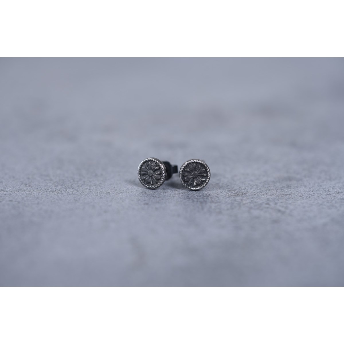 Boucles d'oreilles clous Virgile en PVD