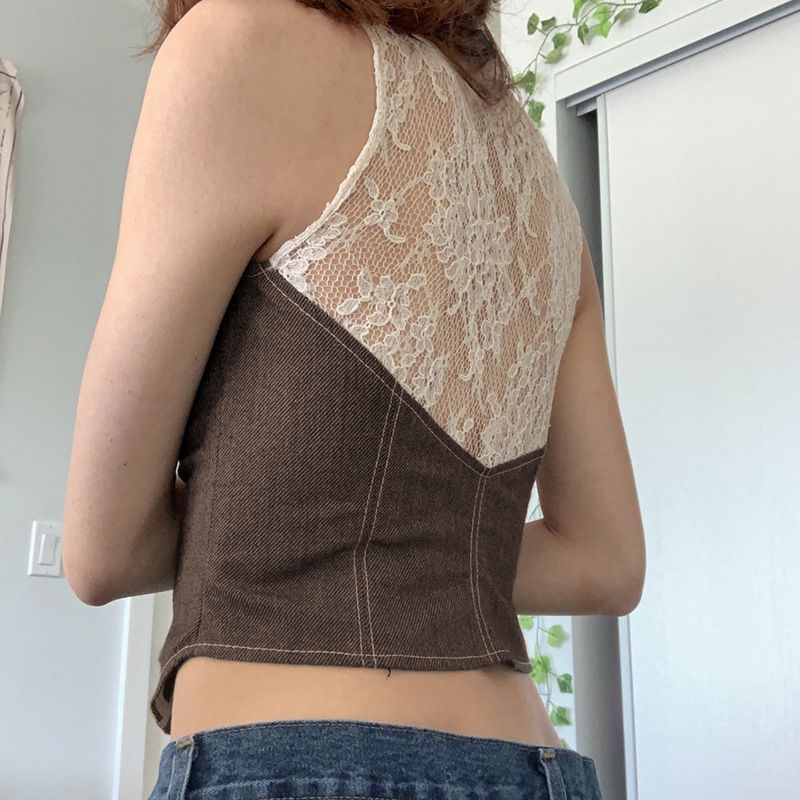 Sosana - Crop vest met V-hals en kanten afwerking