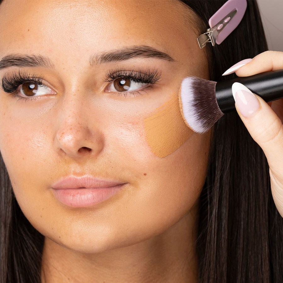 Brushworks No. 2 Buffing Foundation Brush