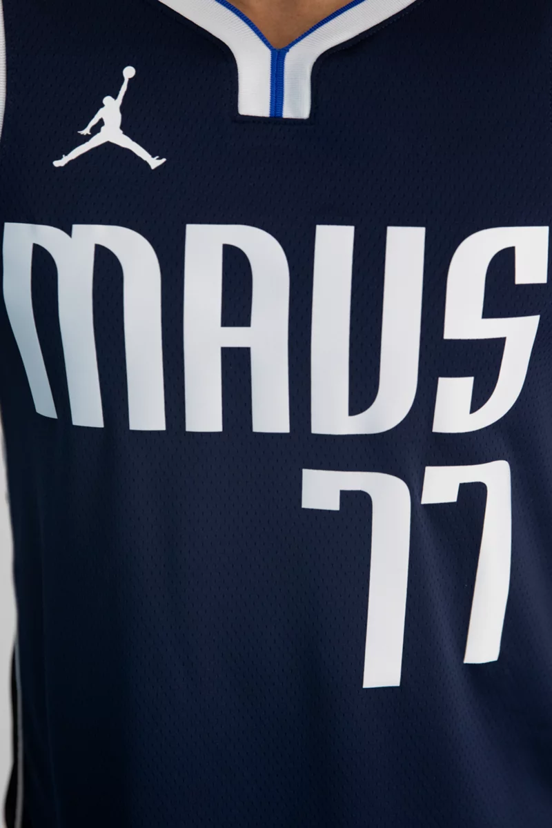Nike Dallas Mavericks Luka Doncic Herren Basketballtrikot