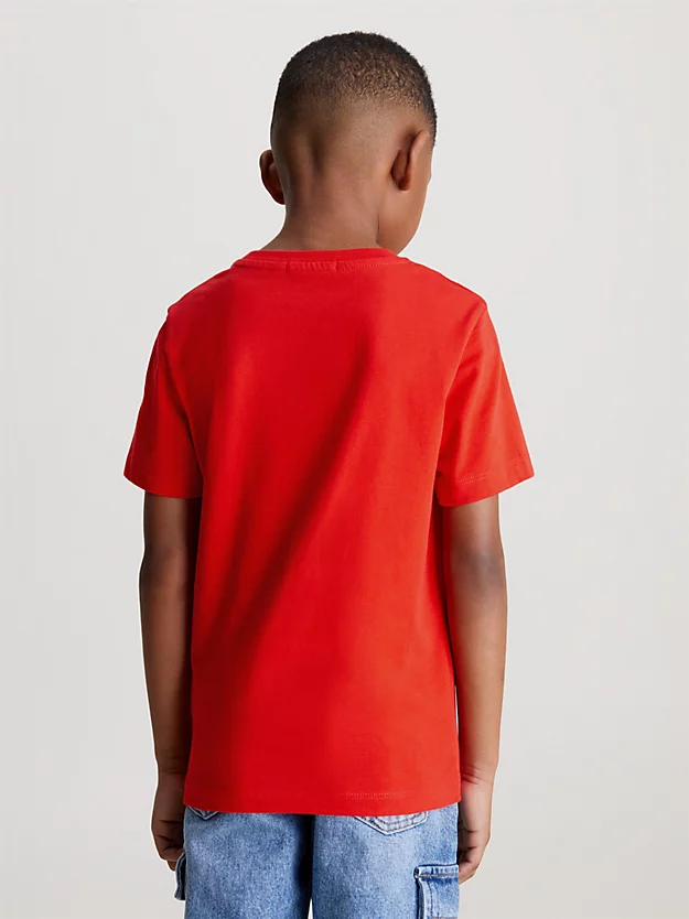 Camiseta infantil com logotipo