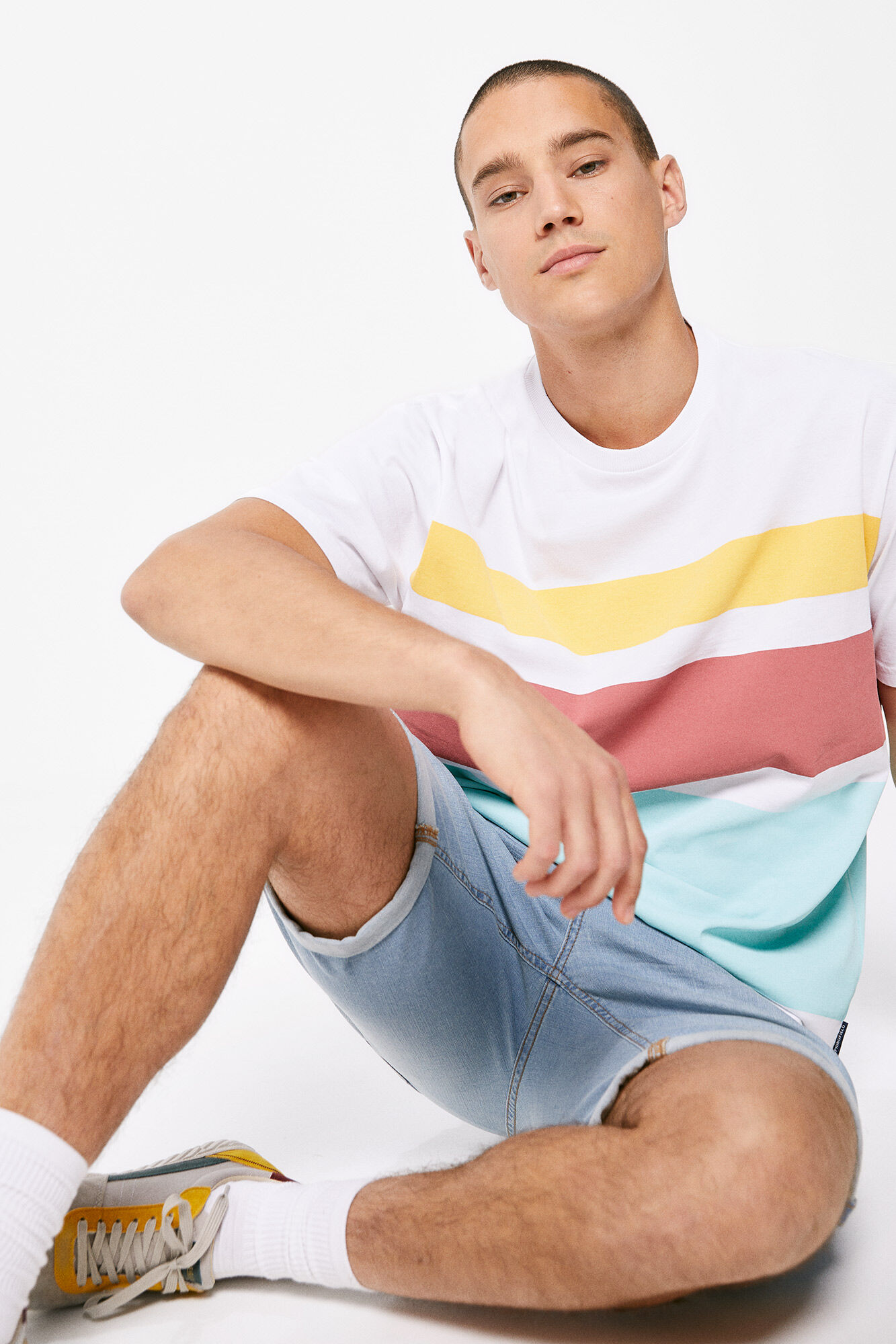 Camiseta com blocos de cores - branca