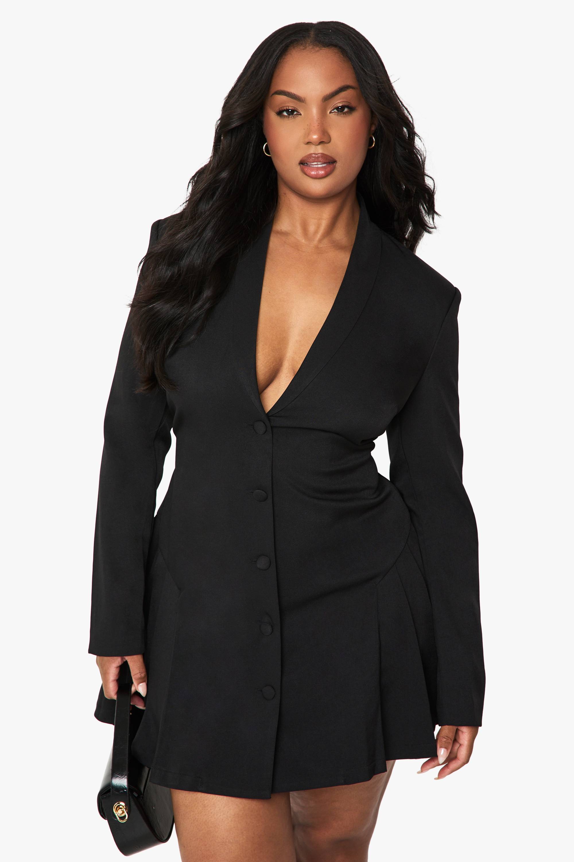 boohoo Plus robe blazer patineuse plissée sur mesure