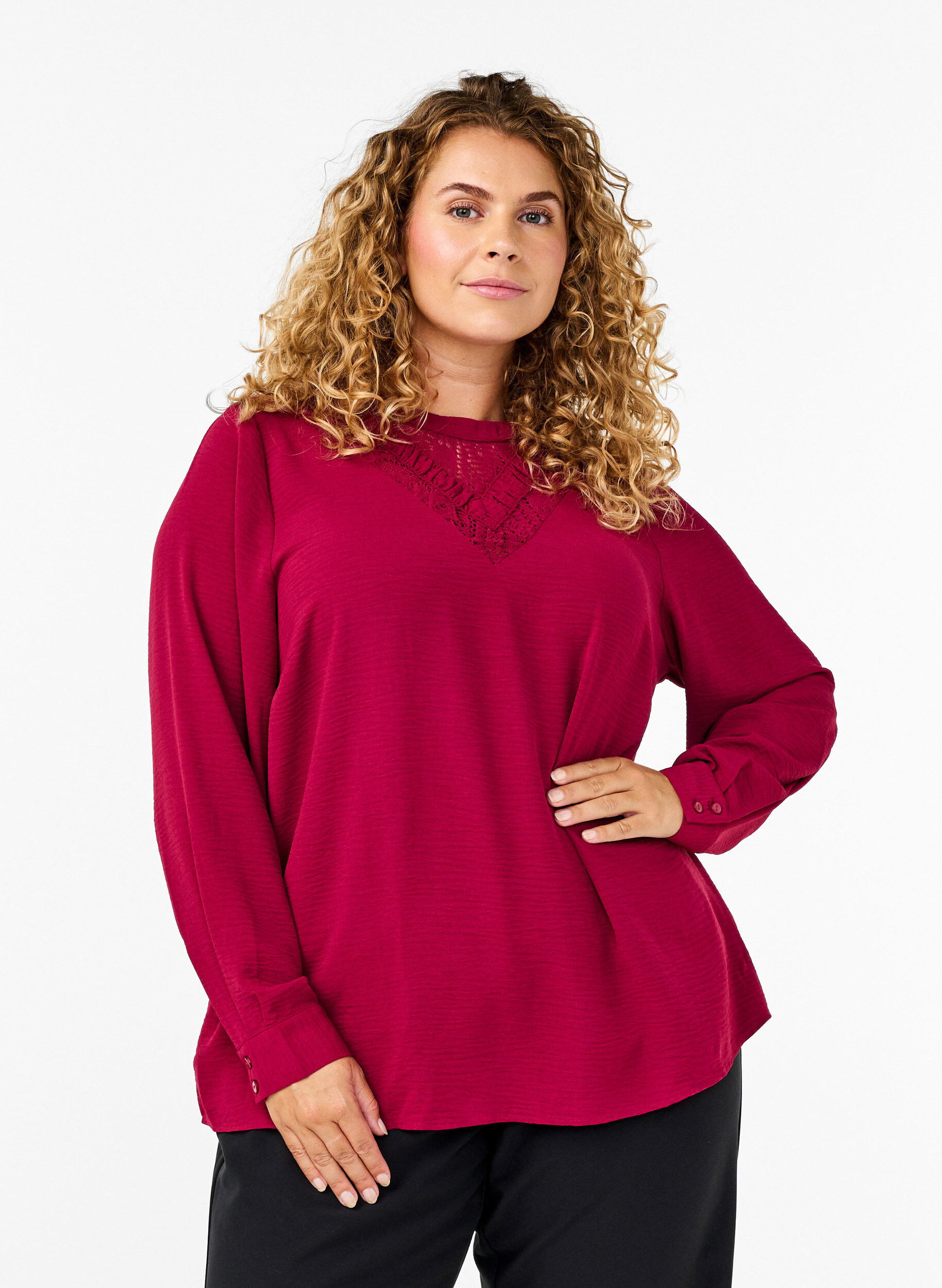 Bluse med blondedetalje