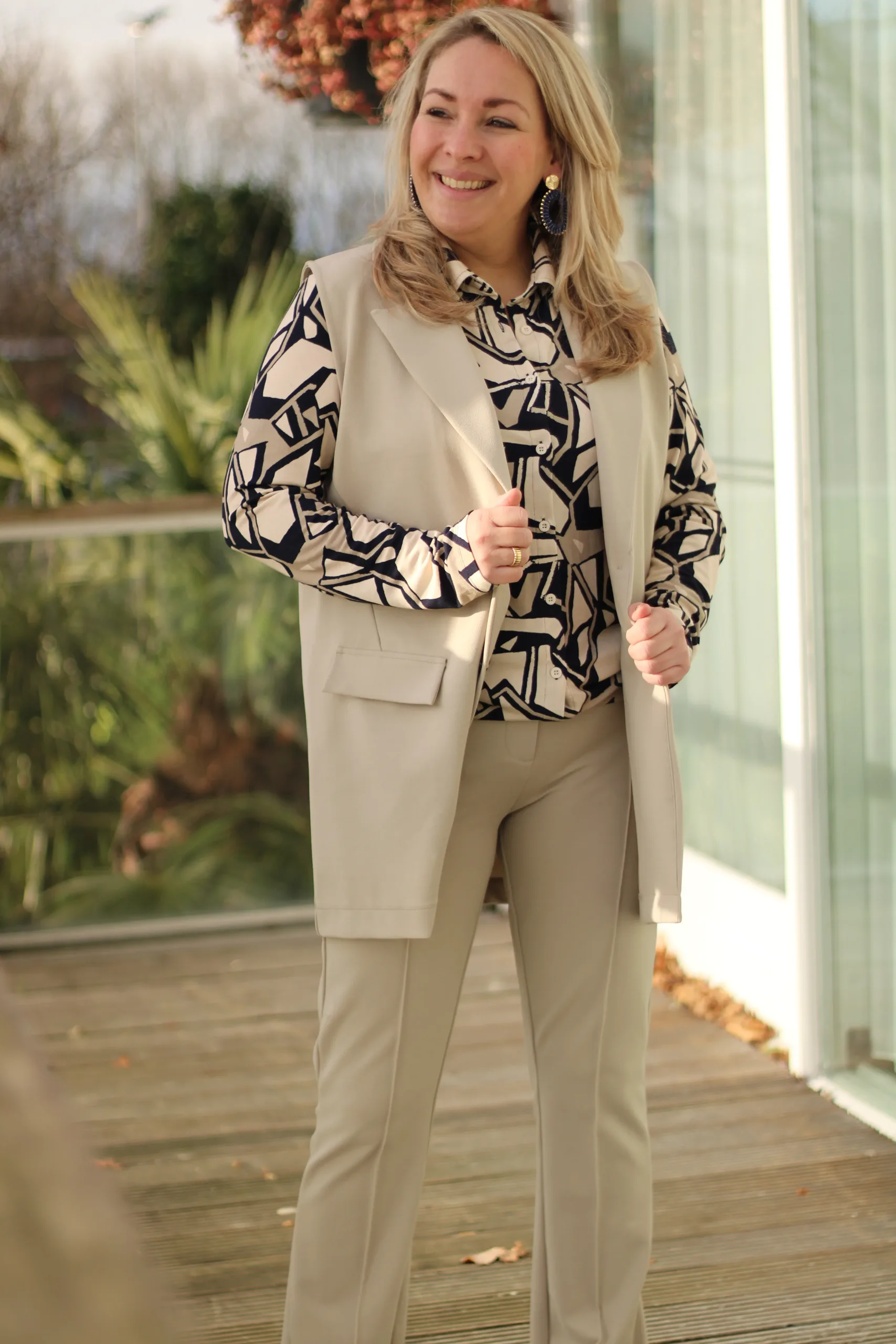 Zoso - Marleen Crepe Sleeveless Blazer - Sand