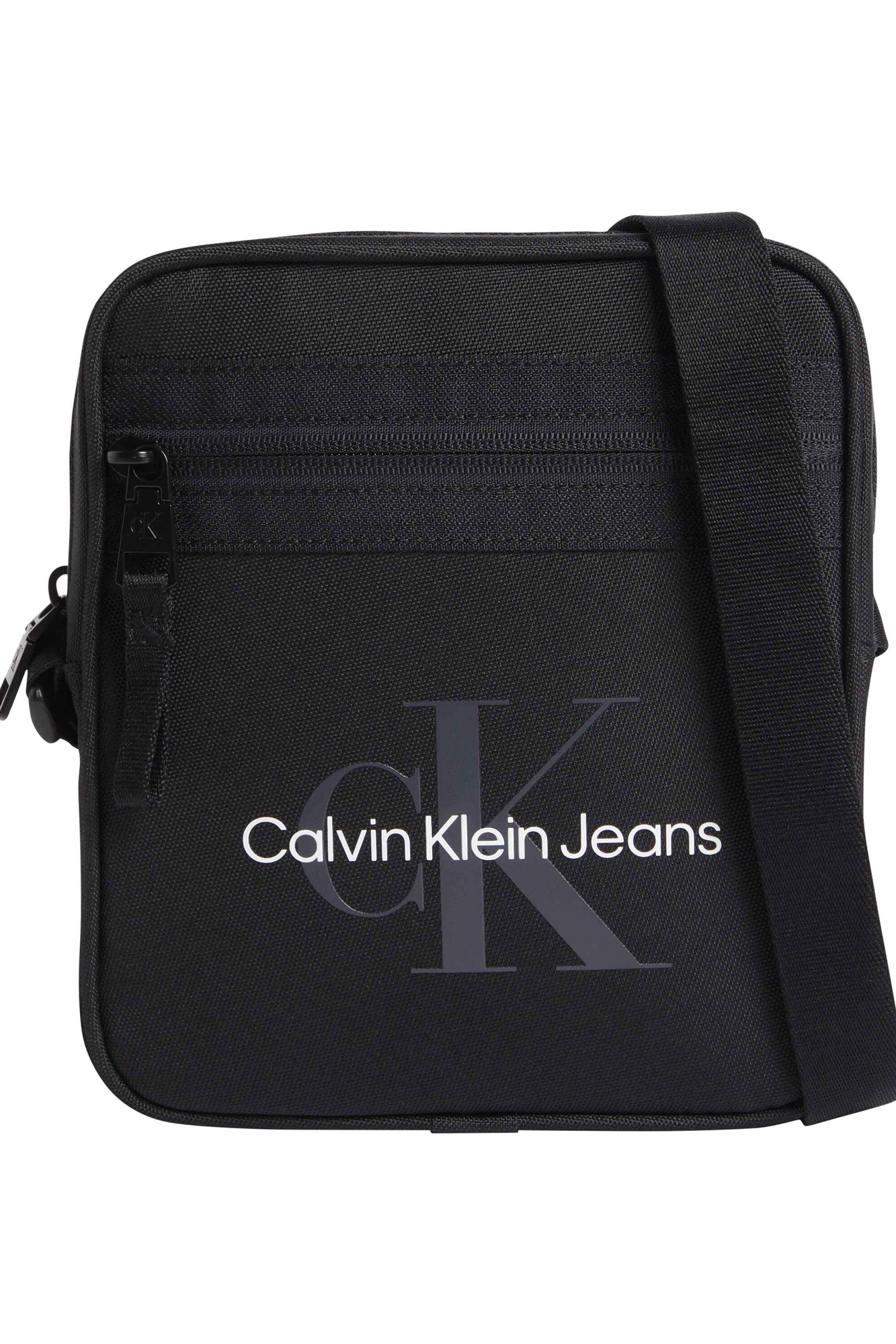 pochete com o logotipo da CK